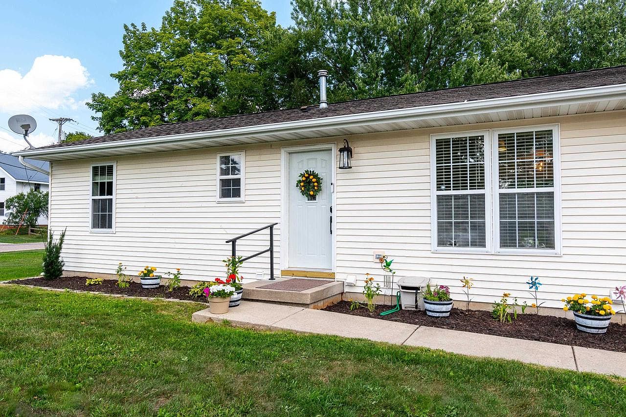 S8010 Maple Park Road, Prairie Du Sac, WI 53578 MLS 1961591 Zillow