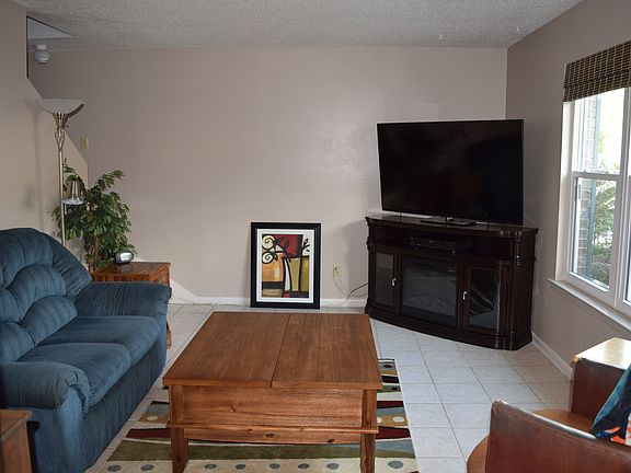 3rd image of 119 Valencia Dr