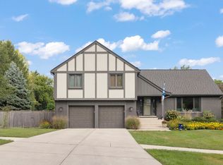 850 Glen Crest Dr, Glen Ellyn, IL 60137