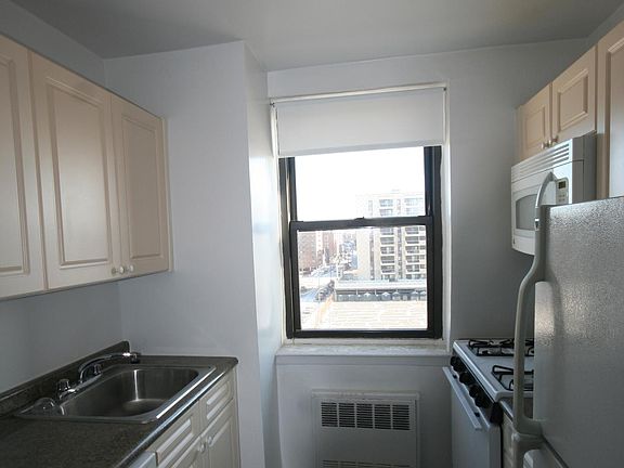 2nd image of 3 Monroe Blvd #5