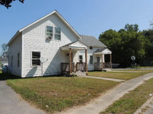 40 Maple St, Morrisonville, NY 12962