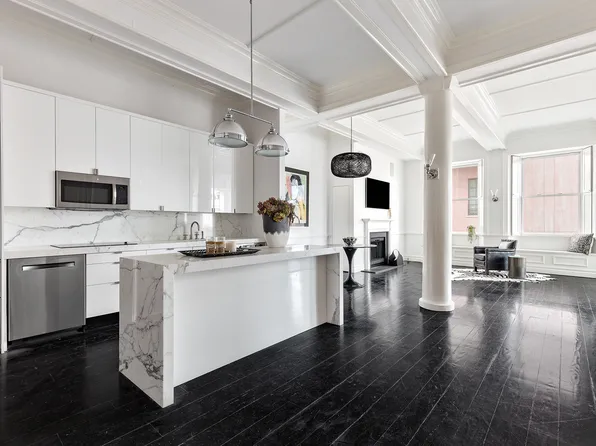 155 Perry Street image 1 of 14