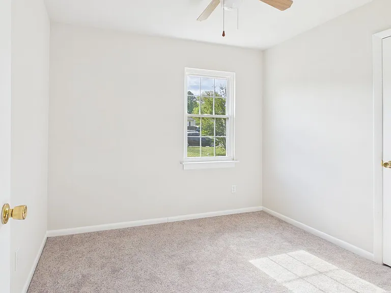 2336 Sara Ln — Photo 18