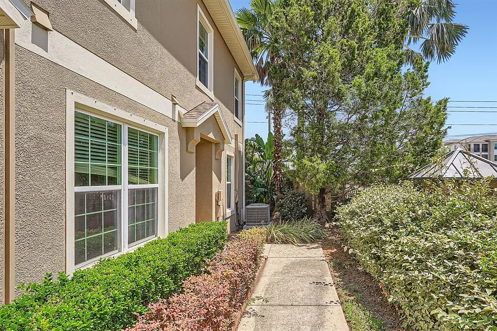 3 bed, 2.5 bath, 1480 sqft, $2,950 — Photo 3
