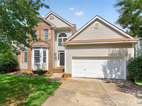 10822 Chamberlain Hall Ct, Charlotte, NC 28277