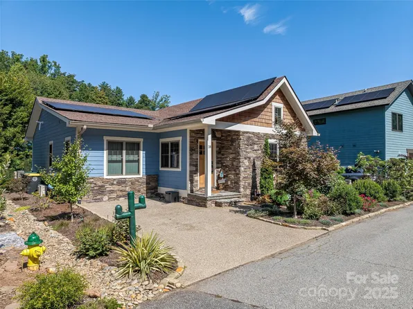 18 Destination Dr, Asheville, NC 28806