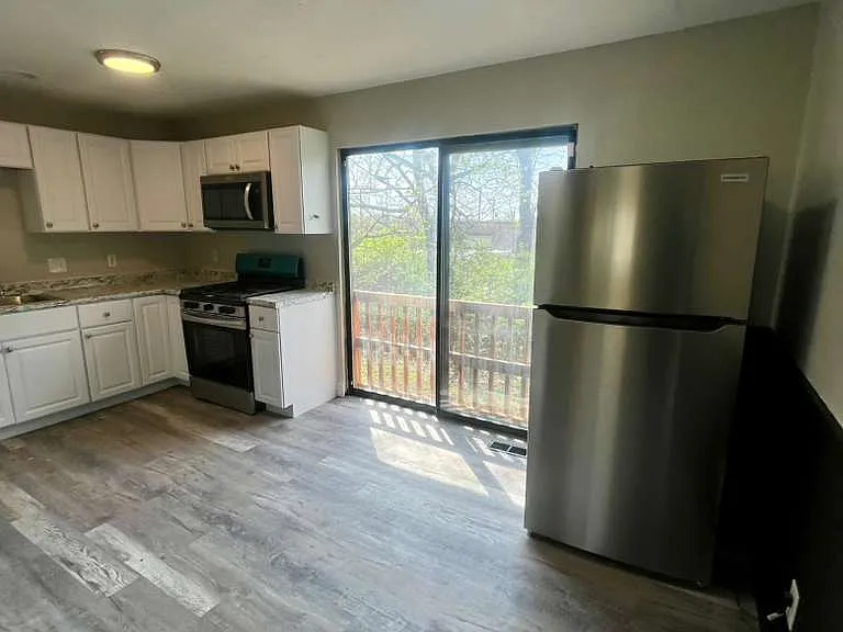 1308 Red River Dr — Photo 2