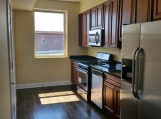 943 E Marquette Rd, Chicago, IL 60637