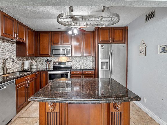3rd image of 4137 NW 88th Ave APT 106