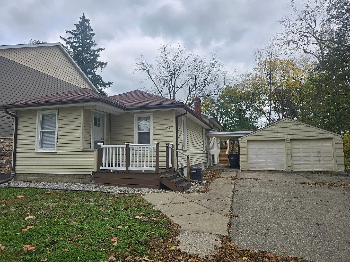 6 bed, 2.0 bath, 2031 sqft, $2,400 — Photo 1