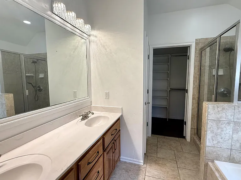 2620 SE 8th St — Photo 24