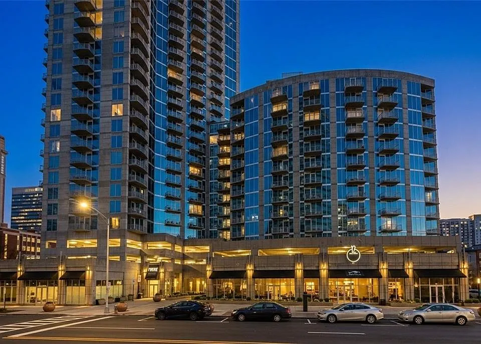 400 W Peachtree St NW #2006