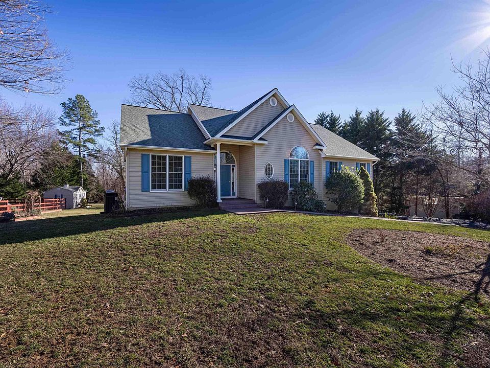 1st image of 8 Fleetwood Dr