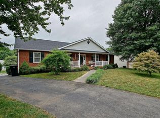 1637 Mill Pond Dr, Salem, VA 24153