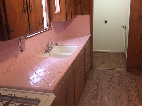 3rd image of 2211 College Dr