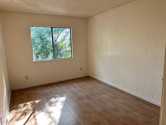 5th image of 2223 Edison Ave #13