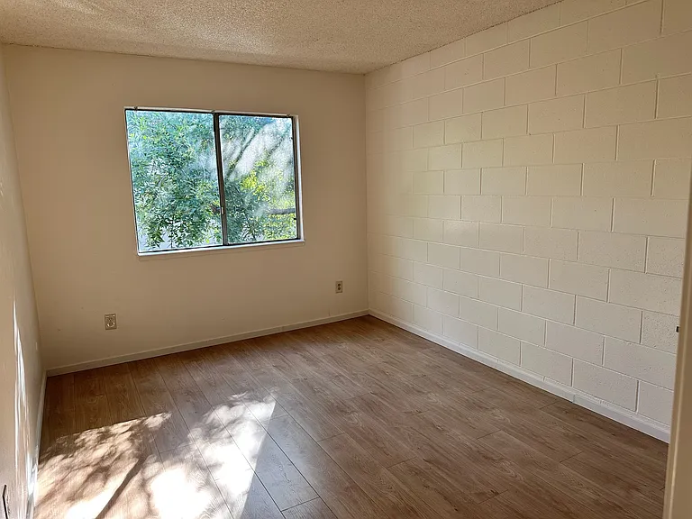 2223 Edison Ave #13 — Photo 5