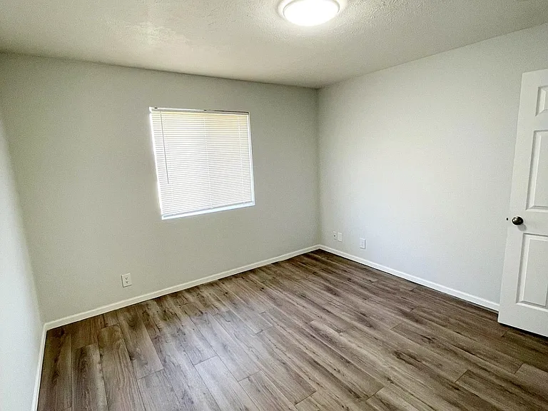4915 Huntington Ave #6 — Photo 4