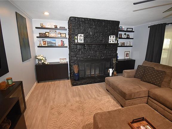 5th image of 800 W 89th Ter