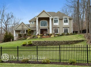 4 Etna Ln, Dix Hills, NY 11746