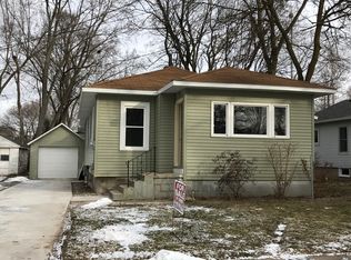 313 Lewis St NE, Rockford, MI