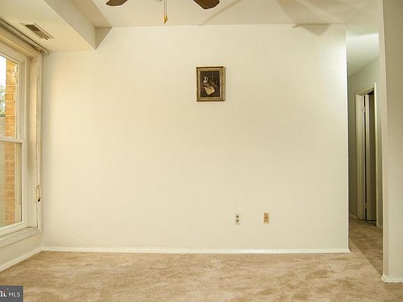 4th image of 11919 Parklawn Dr APT 201