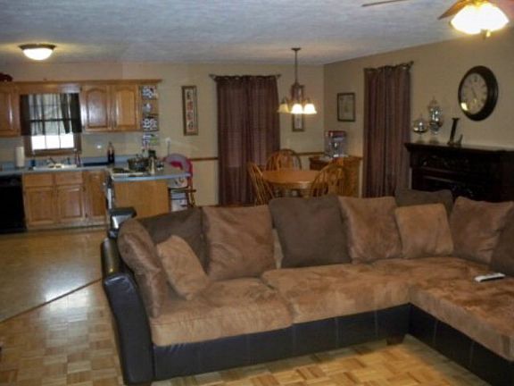 3rd image of 690 Bartlett Ave
