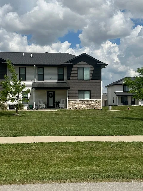 3 bed, 2.5 bath, 1577 sqft, $1,750 — Photo 4