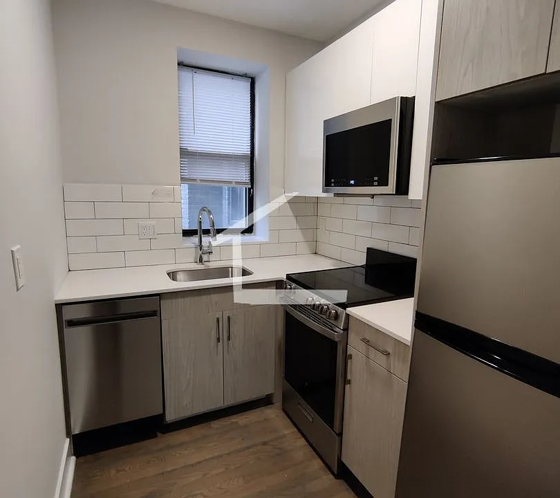20-19 Peterborough St #20