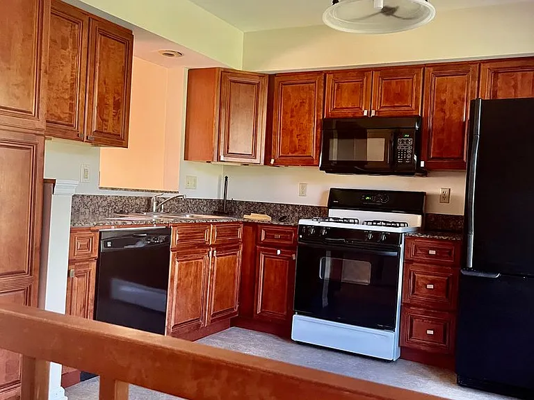 8136 Verbeck Dr — Photo 2