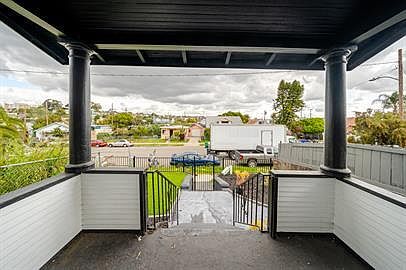 4th image of 2049 Franklin Ave #1