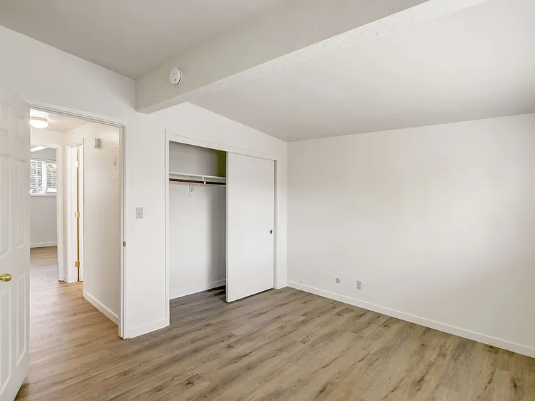 406 Scripps Dr — Photo 8