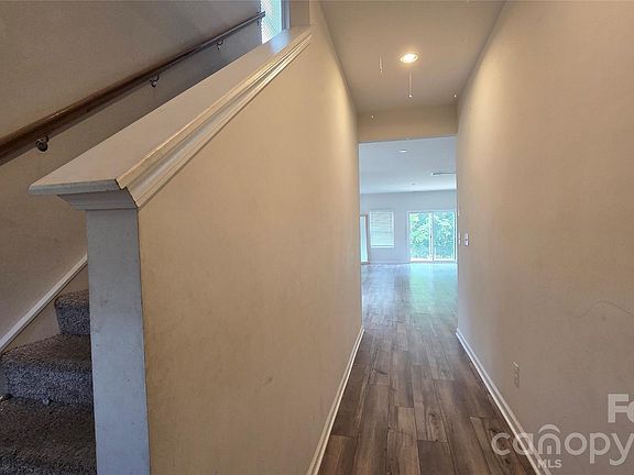 3rd image of 205 Canoga Ave