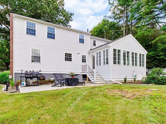 5th image of 27 Maple St