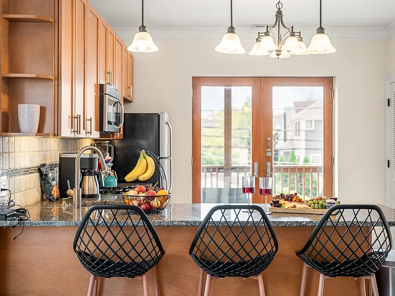 2117 W Irving Park Rd #2R — Photo 4