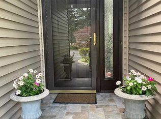 71 Northgate Cir, Melville, NY 11747