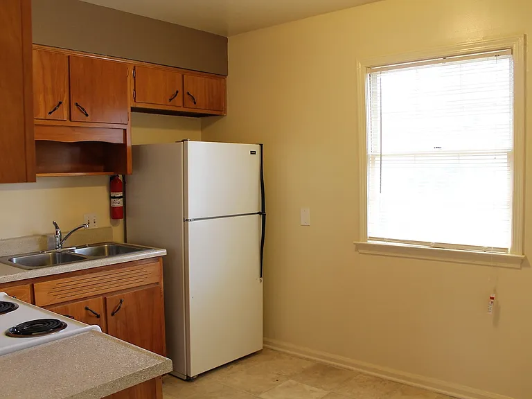 Bon Air Apartments — Photo 9