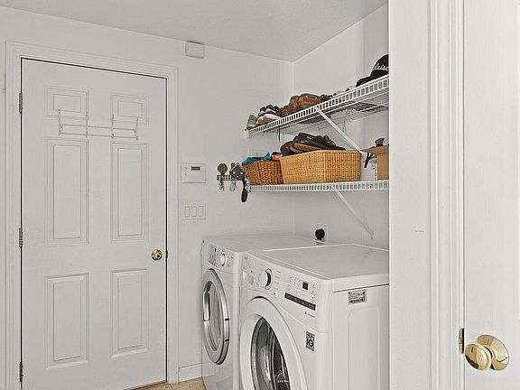 2nd image of 20 Flowing Pond Cir