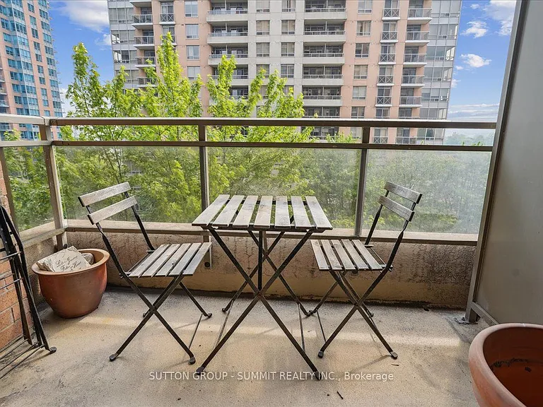 5229 Dundas St W #511 — Photo 8