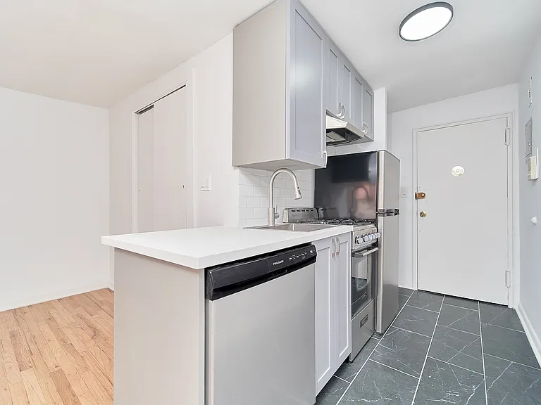 317 W 74th St #3D — Photo 2