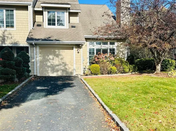 43 Doral Lane #43, Bay Shore, NY 11706