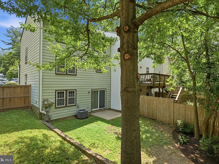 10065 Chestnut Wood Ln — Photo 32