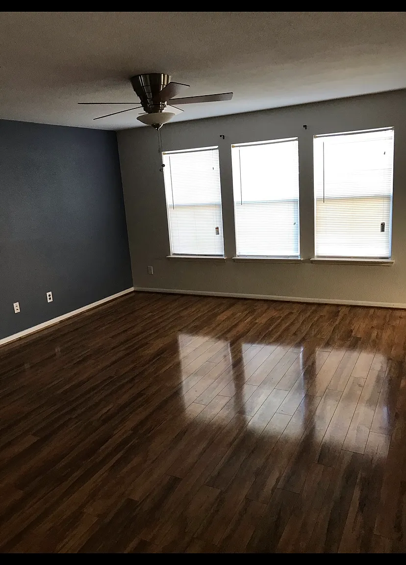 4 bed, 2.5 bath, 2150 sqft, $1,800 — Photo 4