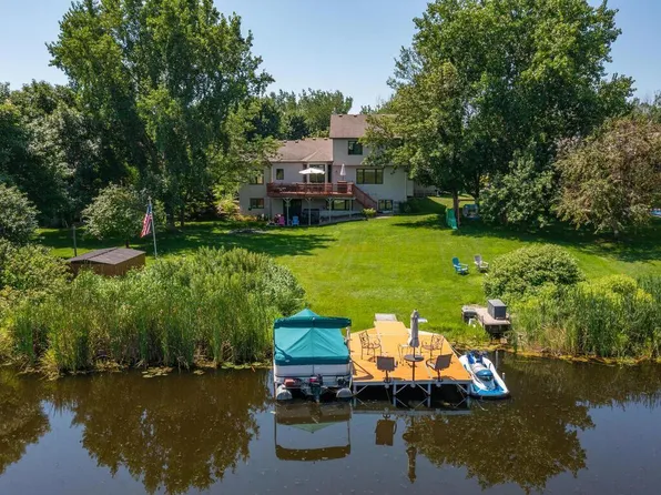 315 William Lake Shore Dr, Waconia, MN 55387