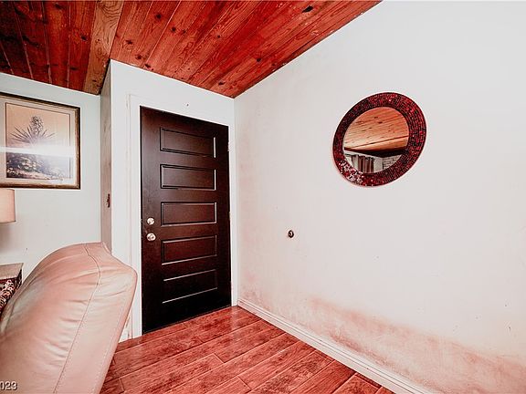 5th image of 4012 Esmeralda Ave