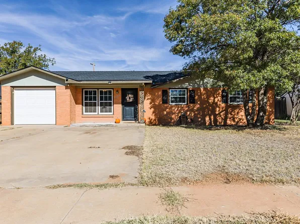 1906 N 8th St, Tahoka, TX 79373