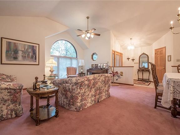 5th image of 169 Katherine Dr