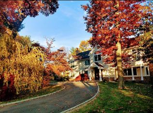9 Fox Hollow Ln, Old Westbury, NY 11568