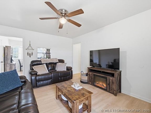2nd image of 909 Country Club Dr