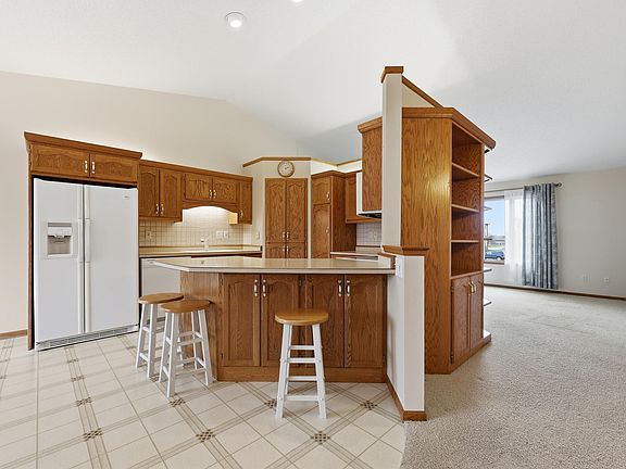 5th image of 1224 Cedar Way E